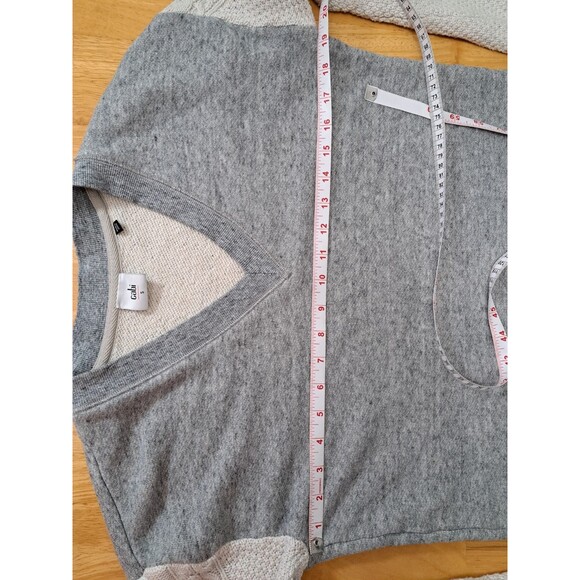 Cabi V Neck Gray Cream French Terry Sweater with Cable Knit Sleeves Size Small - Picture 3 of 8